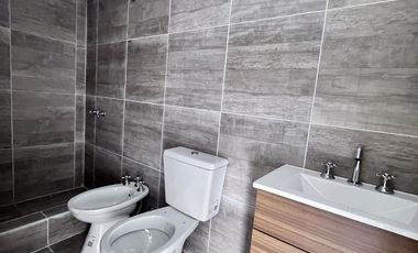 Venta de Departamento 4 ambientes con espacio guardacoche en Sarandi (32012)