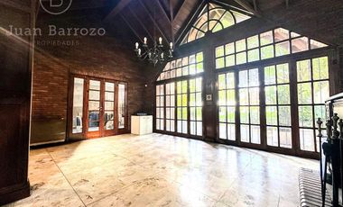 Venta Chalet con 5 dormitorios y fondo libre. Lomas de Zamora Oeste