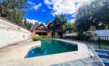 Venta Chalet con 5 dormitorios y fondo libre. Lomas de Zamora Oeste