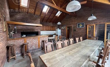 Venta Chalet con 5 dormitorios y fondo libre. Lomas de Zamora Oeste