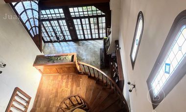 Venta Chalet con 5 dormitorios y fondo libre. Lomas de Zamora Oeste