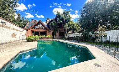 Venta Chalet con 5 dormitorios y fondo libre. Lomas de Zamora Oeste