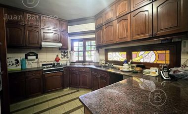 Venta Chalet con 5 dormitorios y fondo libre. Lomas de Zamora Oeste