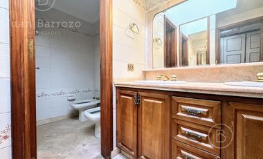 Venta Chalet con 5 dormitorios y fondo libre. Lomas de Zamora Oeste