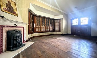 Venta Chalet con 5 dormitorios y fondo libre. Lomas de Zamora Oeste
