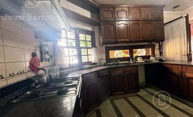 Venta Chalet con 5 dormitorios y fondo libre. Lomas de Zamora Oeste