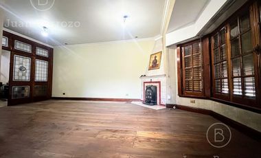 Venta Chalet con 5 dormitorios y fondo libre. Lomas de Zamora Oeste