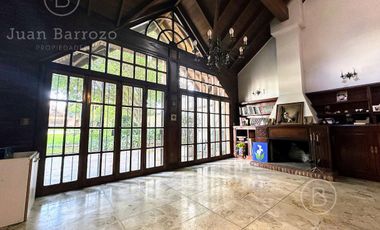 Venta Chalet con 5 dormitorios y fondo libre. Lomas de Zamora Oeste