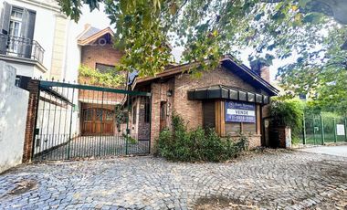 Venta Chalet con 5 dormitorios y fondo libre. Lomas de Zamora Oeste