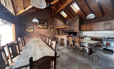 Venta Chalet con 5 dormitorios y fondo libre. Lomas de Zamora Oeste