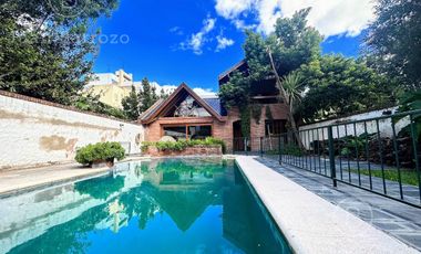 Venta Chalet con 5 dormitorios y fondo libre. Lomas de Zamora Oeste