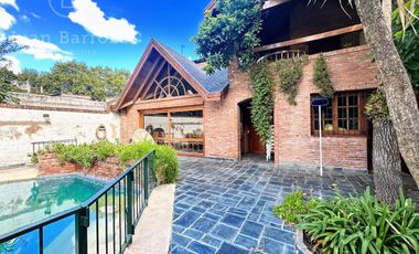 Venta Chalet con 5 dormitorios y fondo libre. Lomas de Zamora Oeste