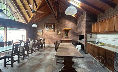 Venta Chalet con 5 dormitorios y fondo libre. Lomas de Zamora Oeste