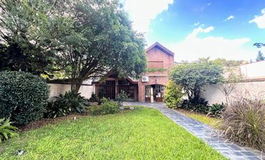 Venta Chalet con 5 dormitorios y fondo libre. Lomas de Zamora Oeste