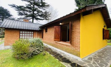 VENTA | CHALET DE LADRILLOS | 3 AMB CON PILETA | SIERRA DE LOS PADRES