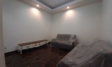 Disewakan rumah crystal golf Citraland utama Surabaya barat