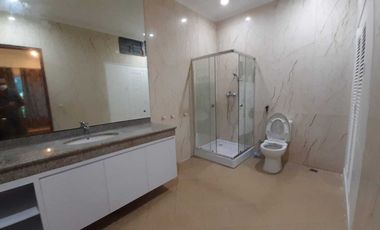 Disewakan rumah crystal golf Citraland utama Surabaya barat