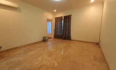 Disewakan rumah crystal golf Citraland utama Surabaya barat