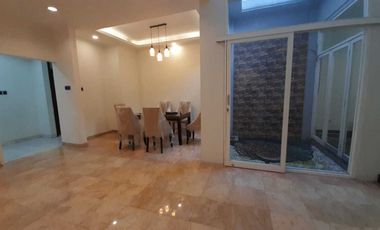 Disewakan rumah crystal golf Citraland utama Surabaya barat