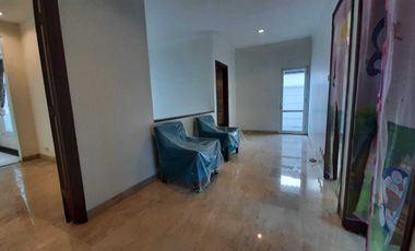 Disewakan rumah crystal golf Citraland utama Surabaya barat