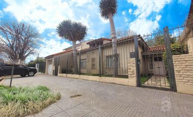 Casa en Villa Ballester - Venta - Cuatro ambientes.