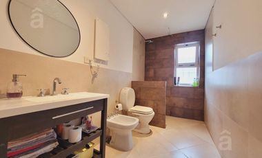 Casa en Villa Ballester - Venta - Cuatro ambientes.