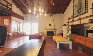 Casa en Villa Ballester - Venta - Cuatro ambientes.