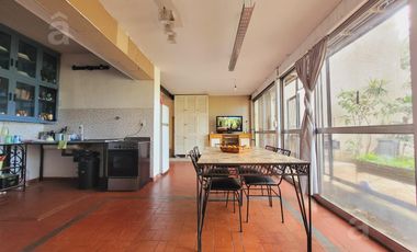 Casa en Villa Ballester - Venta - Cuatro ambientes.