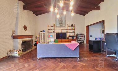 Casa en Villa Ballester - Venta - Cuatro ambientes.