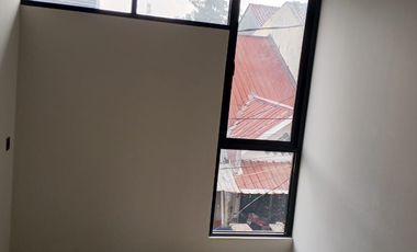 Rumah dijual 2 Lantai, Baru Pondok Gede, Bekasi dekat ke Lubang Buaya