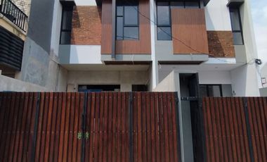 Rumah dijual 2 Lantai, Baru Pondok Gede, Bekasi dekat ke Lubang Buaya