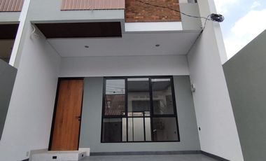 Rumah dijual 2 Lantai, Baru Pondok Gede, Bekasi dekat ke Lubang Buaya