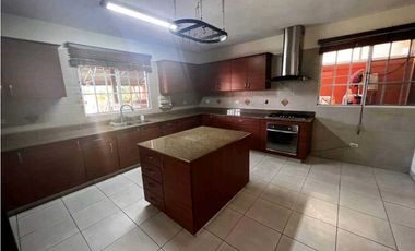VENTA DE CASA EN CHANIS RESIDENCIAL CASTEL NOVO 280 JP