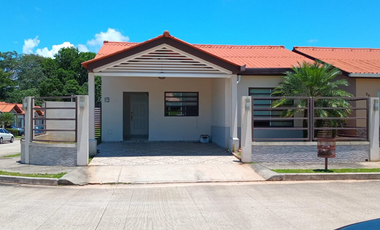 LA CHORRERA / ARBOLEDAS / LOS ROBLES / 272M / 3 HABITACION / ESQUINA