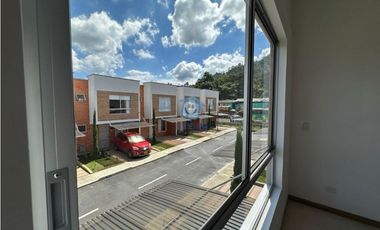 Casa en venta en montearroyo