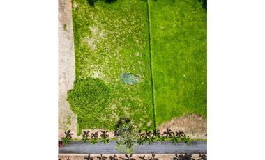 Lote en Restrepo – 2.200 m² con árboles y portería privada 🌳