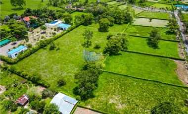 Lote en Restrepo – 2.200 m² con árboles y portería privada 🌳