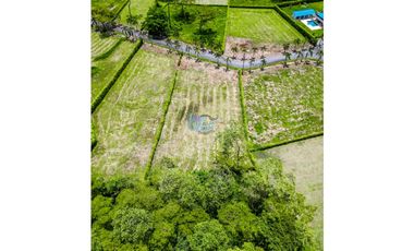 Lote esquinero en Restrepo – 2.200 m² con 3 frentes