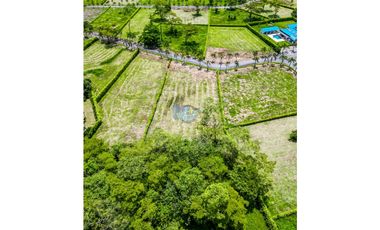 Lote esquinero en Restrepo – 2.200 m² con 3 frentes