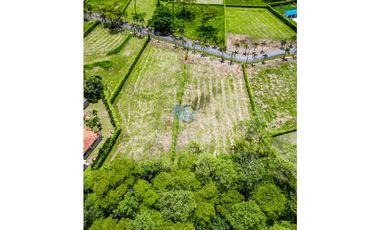 Lote esquinero en Restrepo – 2.200 m² con 3 frentes