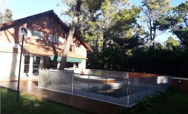 HERMOSA CASA EN CARILO (CON JACUZZI Y PISCINA)