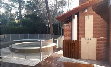 HERMOSA CASA EN CARILO (CON JACUZZI Y PISCINA)