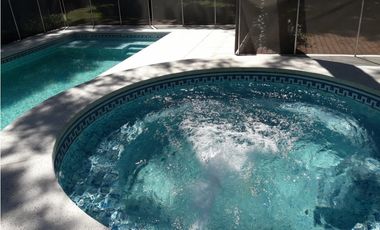 HERMOSA CASA EN CARILO (CON JACUZZI Y PISCINA)