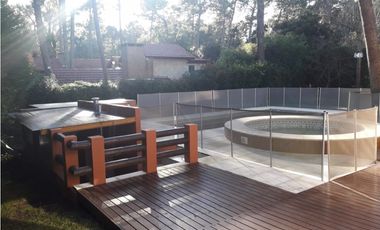 HERMOSA CASA EN CARILO (CON JACUZZI Y PISCINA)