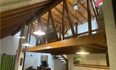 Casa con 2 lotes y pileta en Mar de Cobo