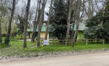 Casa con 2 lotes y pileta en Mar de Cobo