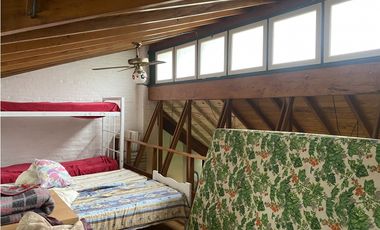 Casa con 2 lotes y pileta en Mar de Cobo