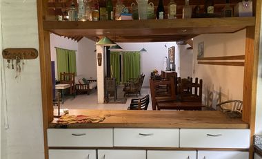 Casa con 2 lotes y pileta en Mar de Cobo