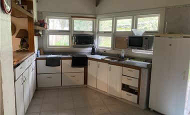 Casa con 2 lotes y pileta en Mar de Cobo