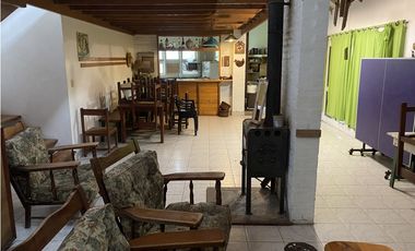 Casa con 2 lotes y pileta en Mar de Cobo